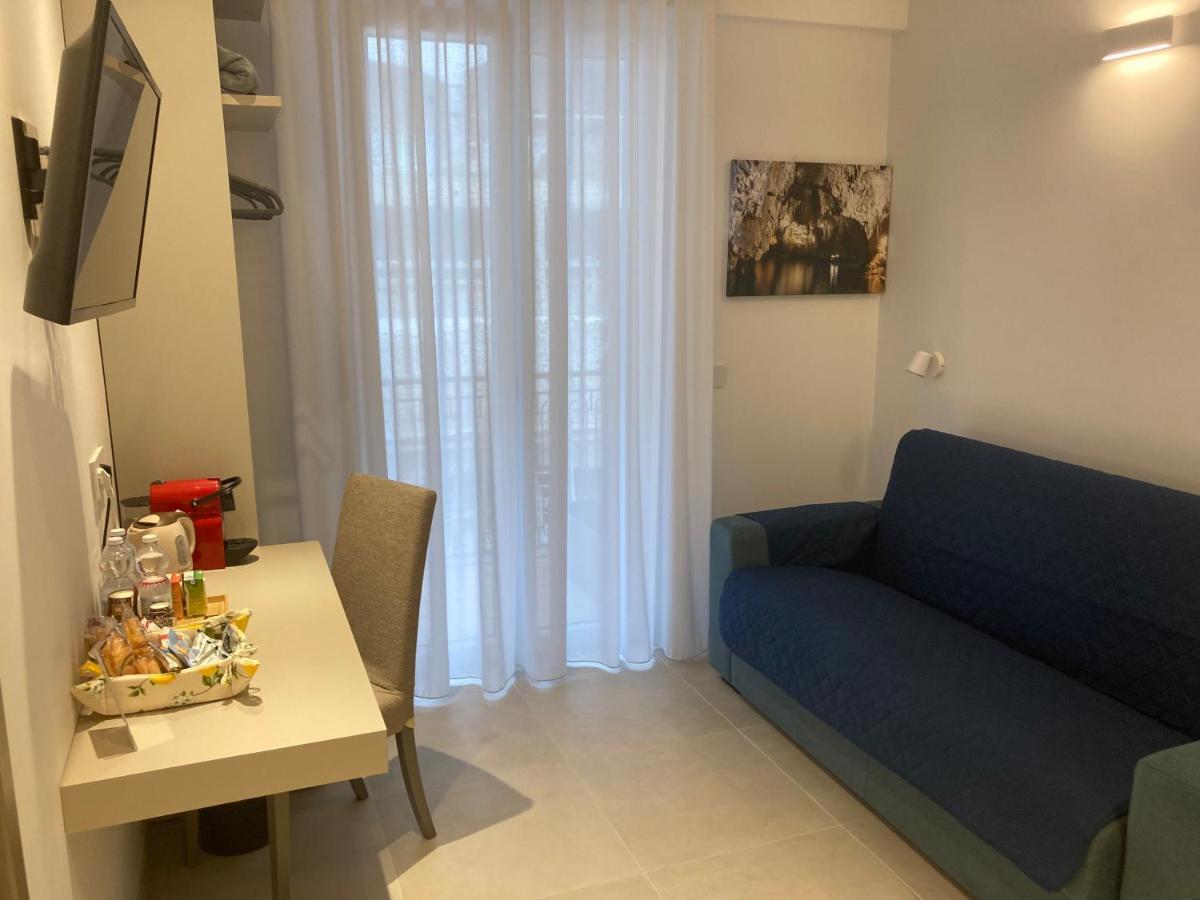Divina Holiday - Rooms Maiori Eksteriør bilde